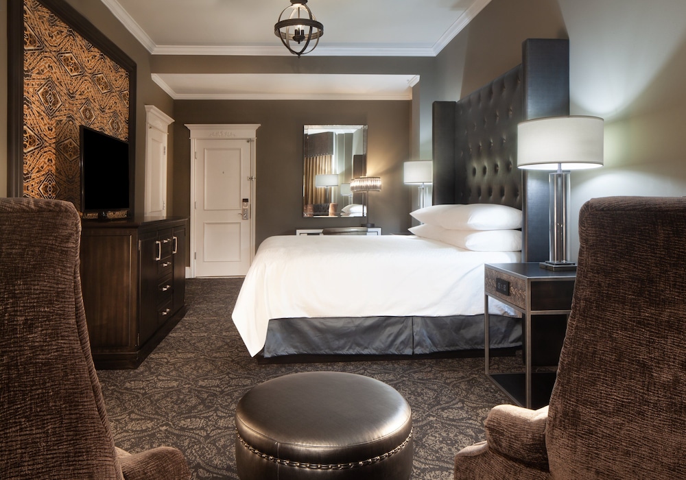 Le Pavillon Hotel 22/77