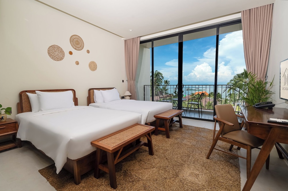Deluxe, Twin Beds, Sea Side, Coco Island Retreat Phu Quoc 2/4