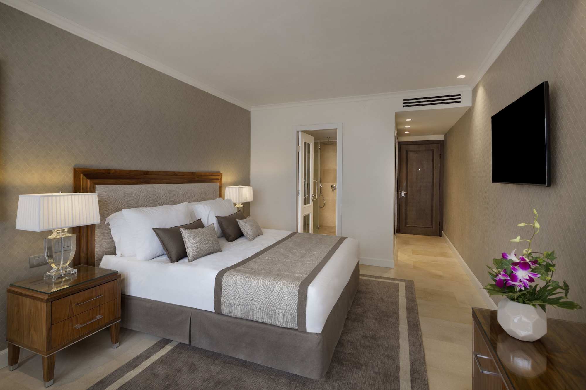 LUXURY, SUITE
