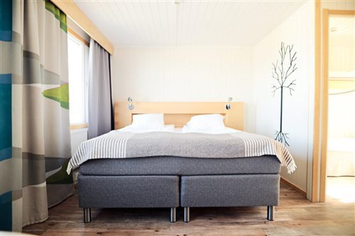 Giron, Twin Beds