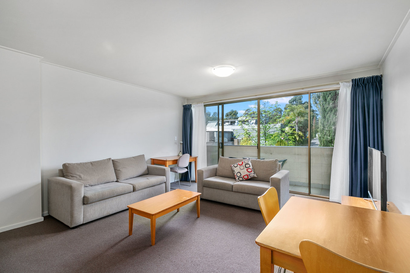 Knox International Hotel and Apartments 14/24