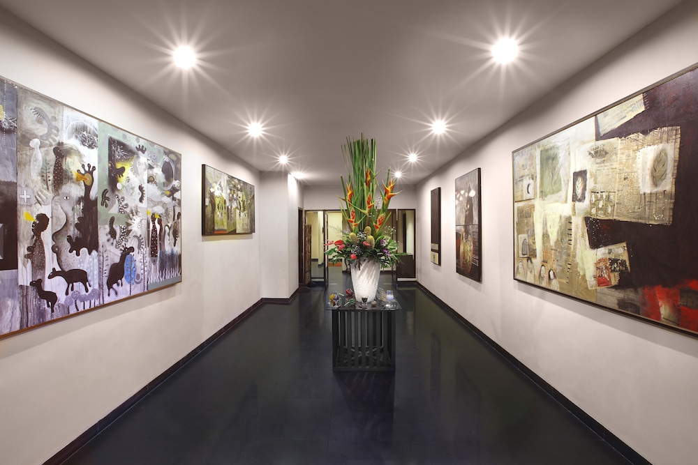 ADHI JAYA HOTEL 33/56