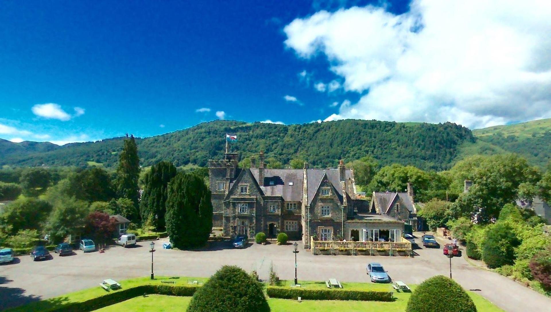 Maenan Abbey Hotel 41/44