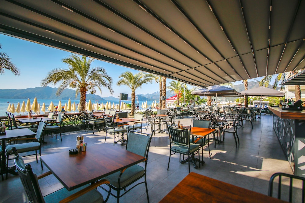 Aurasia Beach Hotel 53/69