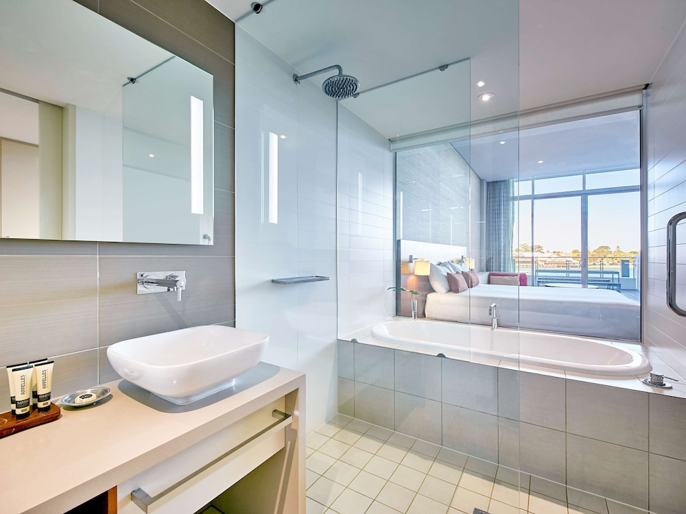 Bliss, Double Bed, Bathtub، The Sebel Mandurah 10/10