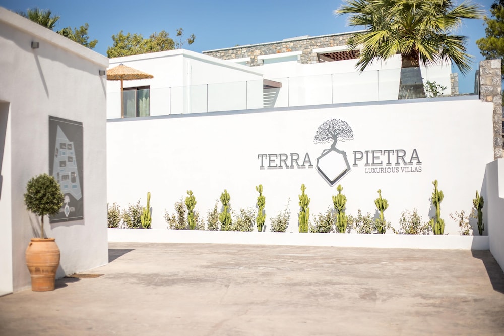 Terra Pietra Luxury Villas & Suites 31/42