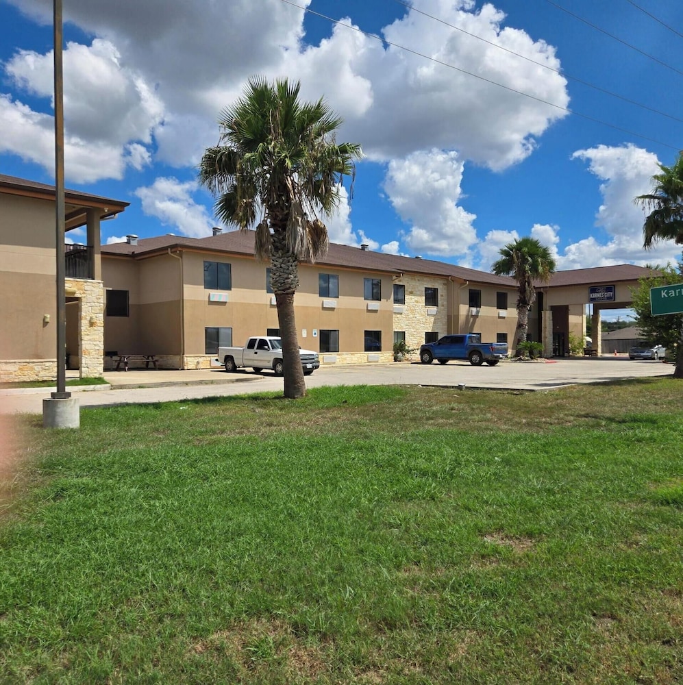 Karnes City Lodge 33/40