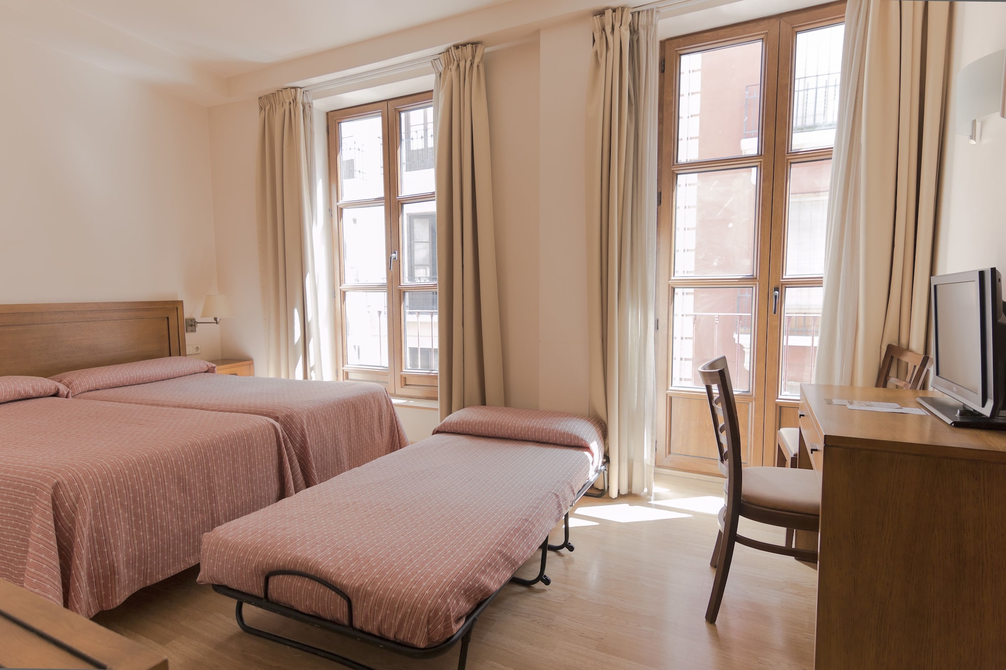 ROOM, DOUBLE BED, WITH EXTRA BED