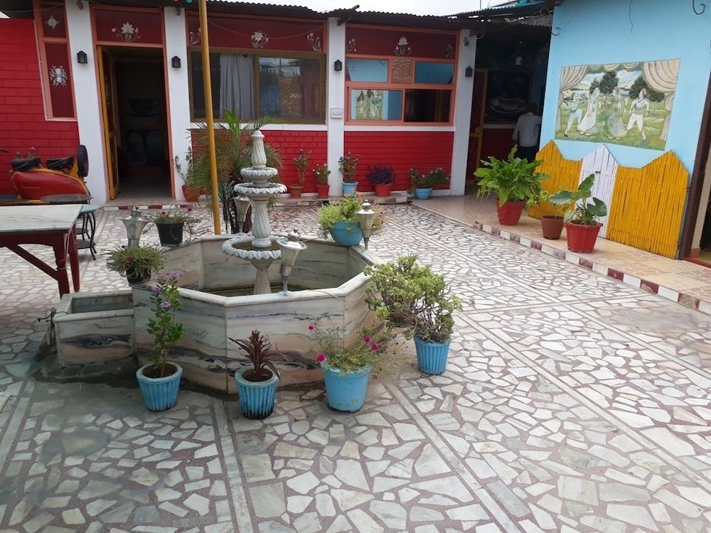 Govind Hotel 46/58