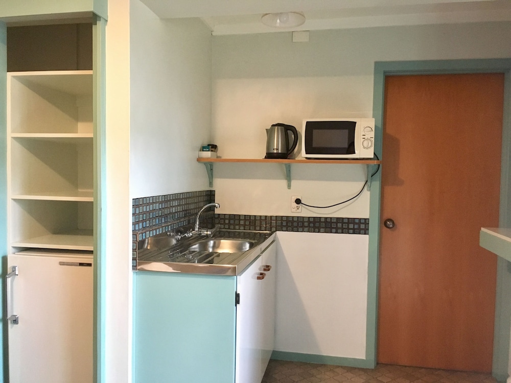 Pure Motel & Guest House 62/75