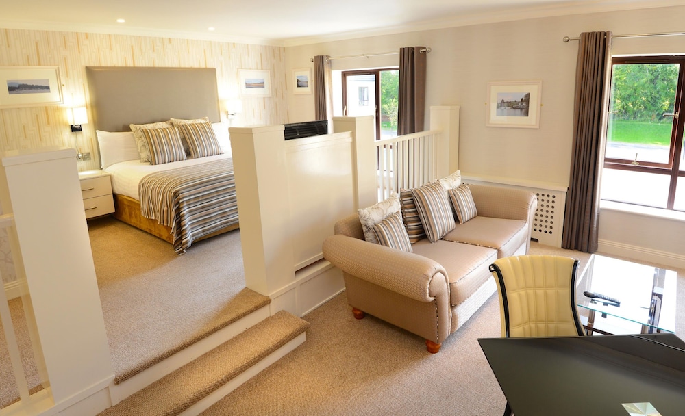 MILL PARK HOTEL 38/59