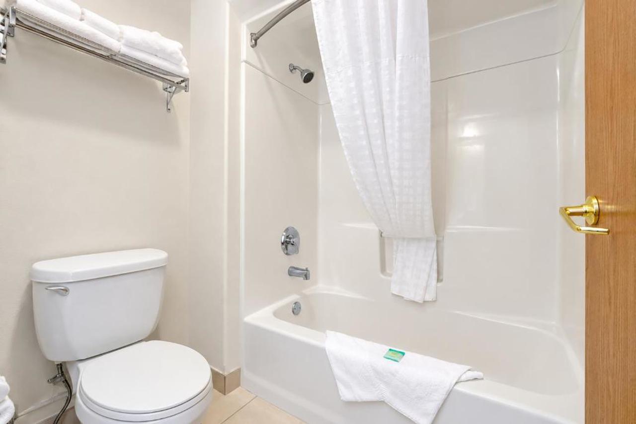 FairBridge Inn & Suites Williston, ND 29/33