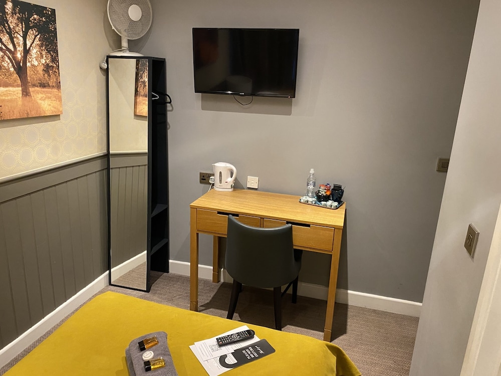 The Tower Arms Hotel 39/50
