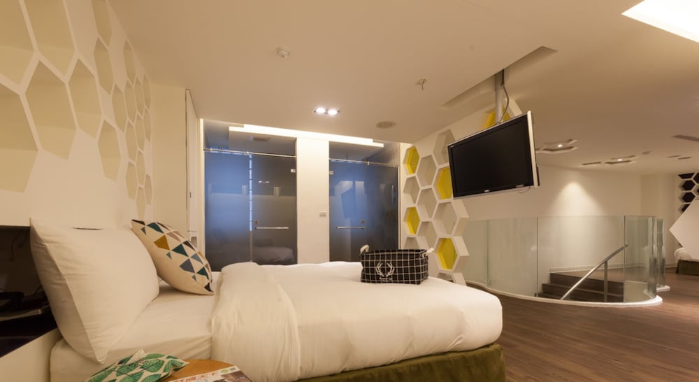 Mezzanine, Superior, Villa, 2 Queen Beds, Stair View
