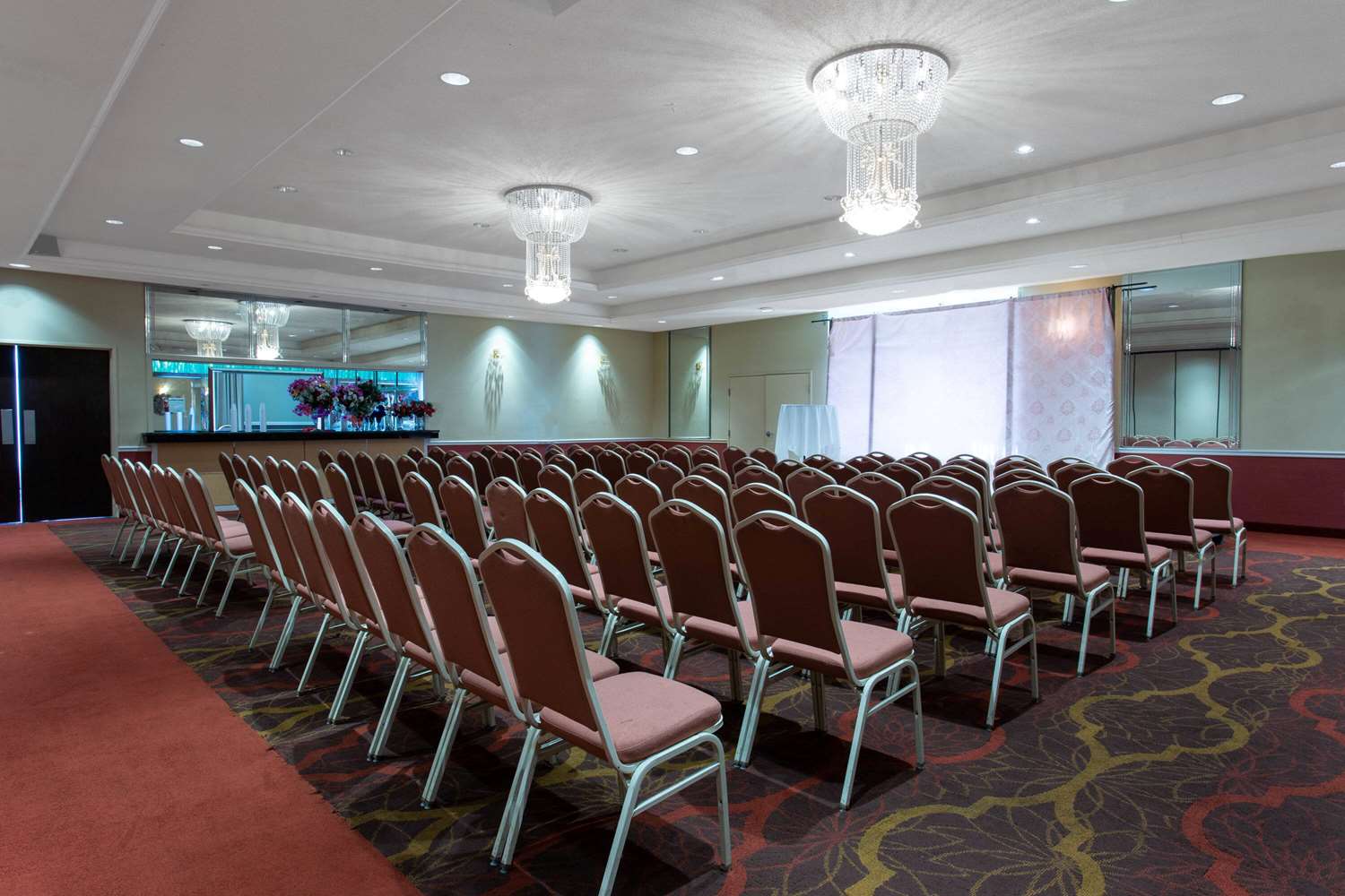 Ramada by Wyndham Glendale Heights/Lombard 11/18