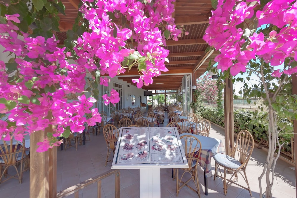 Marirena Hotel 33/41