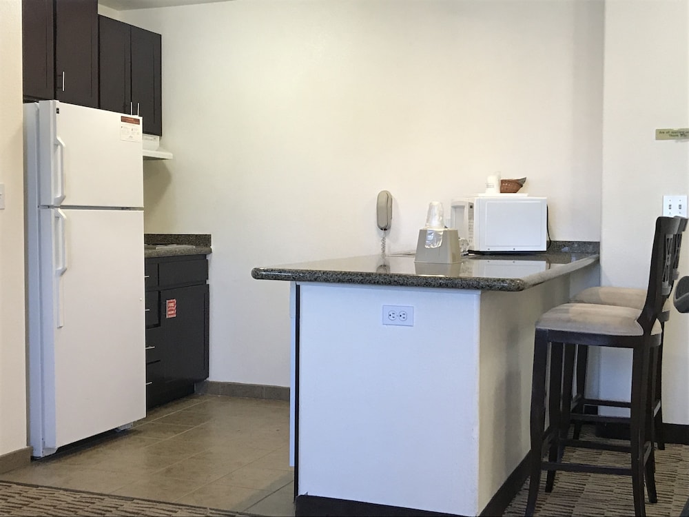 Hawthorn Suites By Wyndham Victorville 14/33