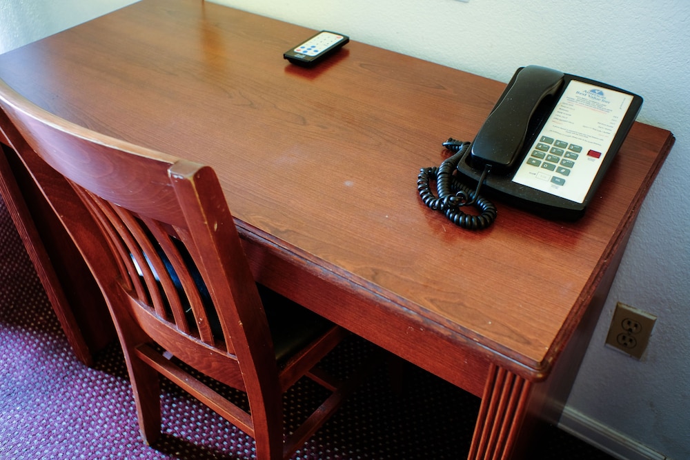 Budget Inn and Suites Stockton 44/55