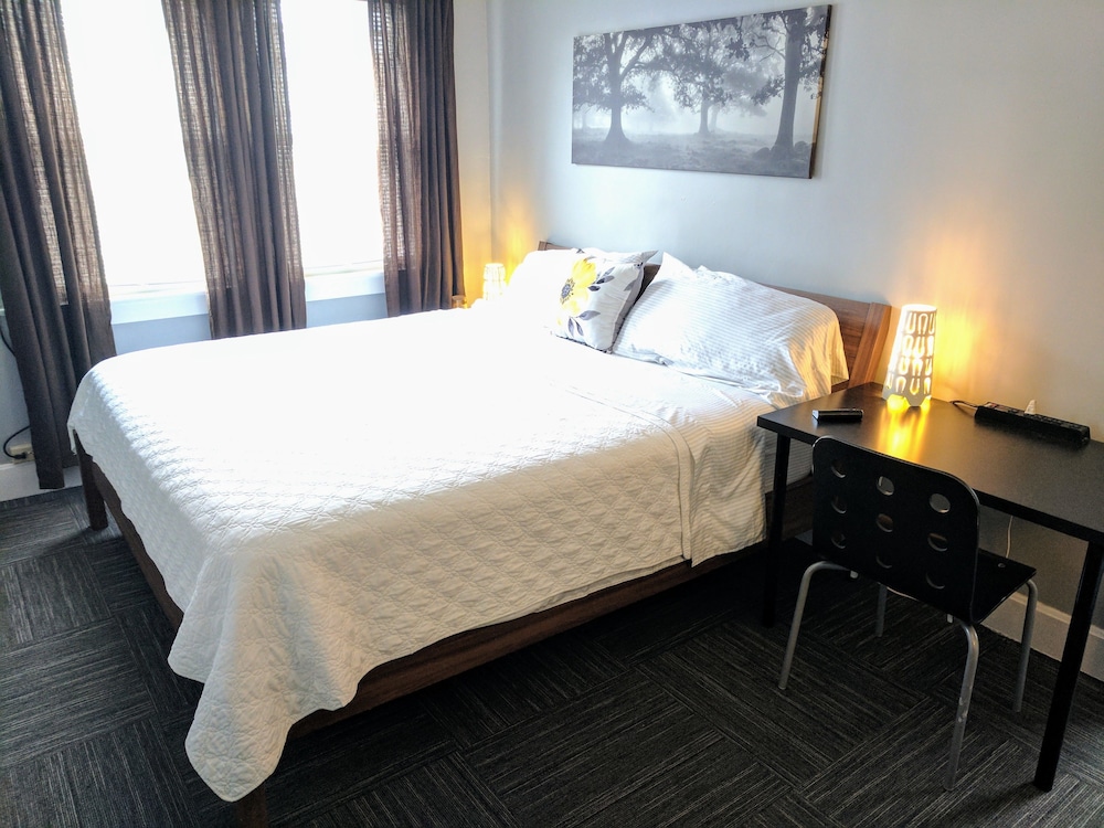 Private, Deluxe, King Bed, Shared Bathroom، The Wayfaring Buckeye Hostel 3/5