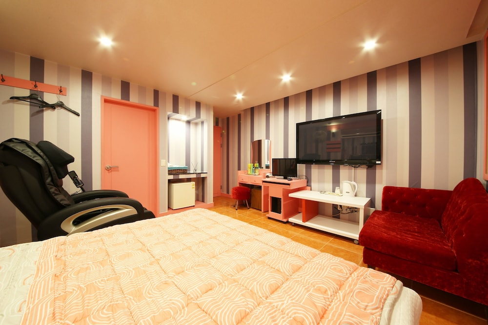 Sense Motel 39/50