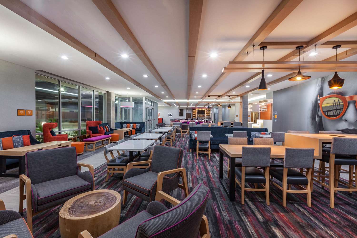 La Quinta Inn & Suites by Wyndham Houston East at Sheldon Rd 35/52