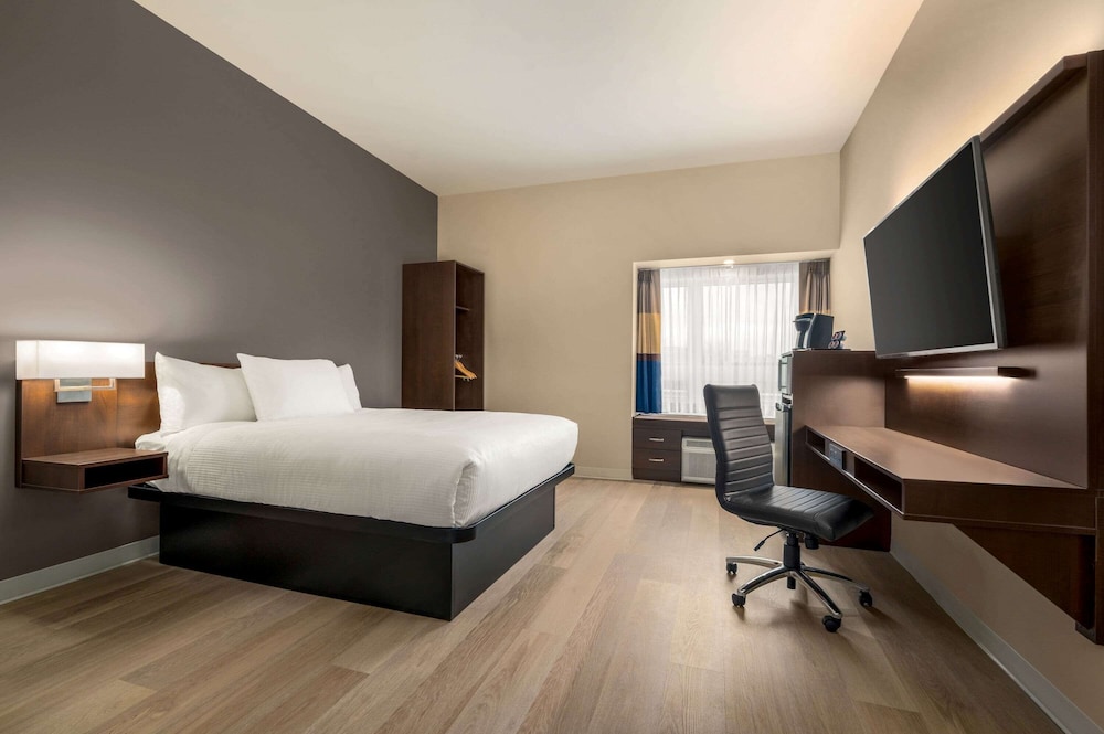 Microtel Inn and Suites by Wyndham Aurora 14/49