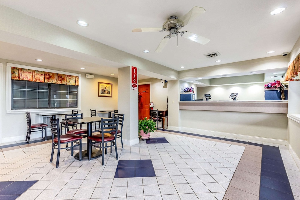 Econo Lodge Berea 11/37