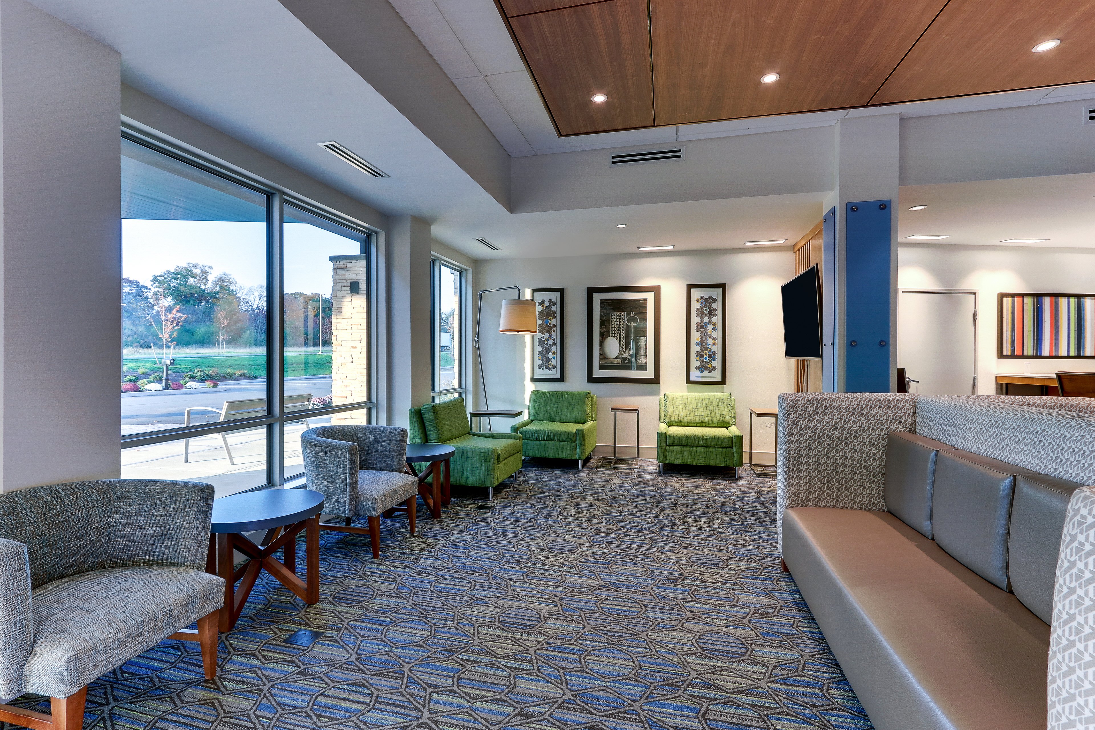 Holiday Inn Express Suites Middletown Goshen 46/71