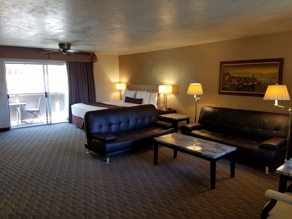 Lone Oak Lodge 25/35