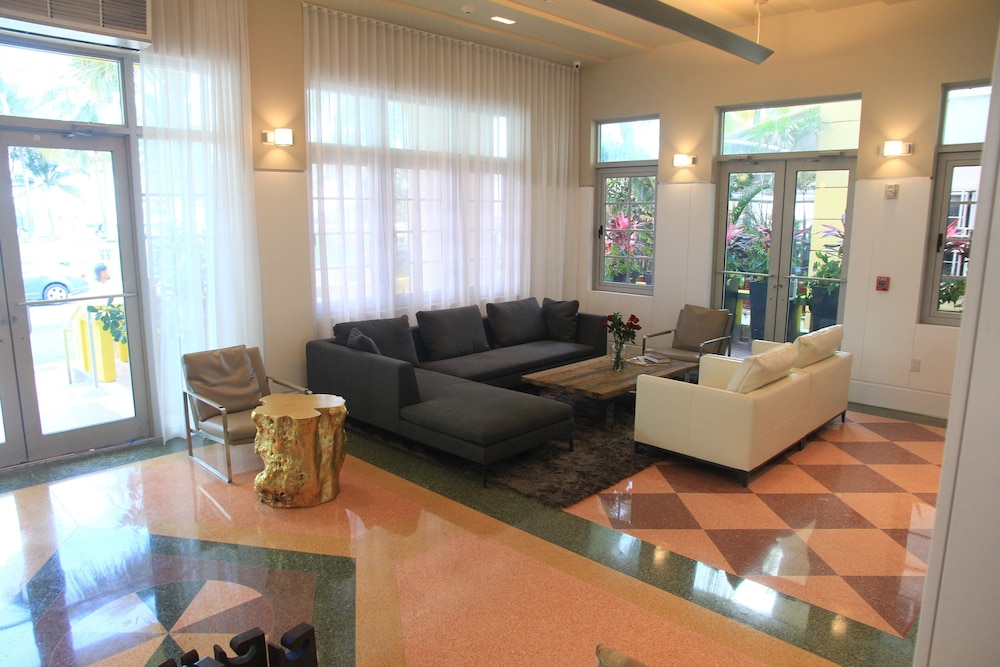 Leslie Hotel Ocean Drive 42/66