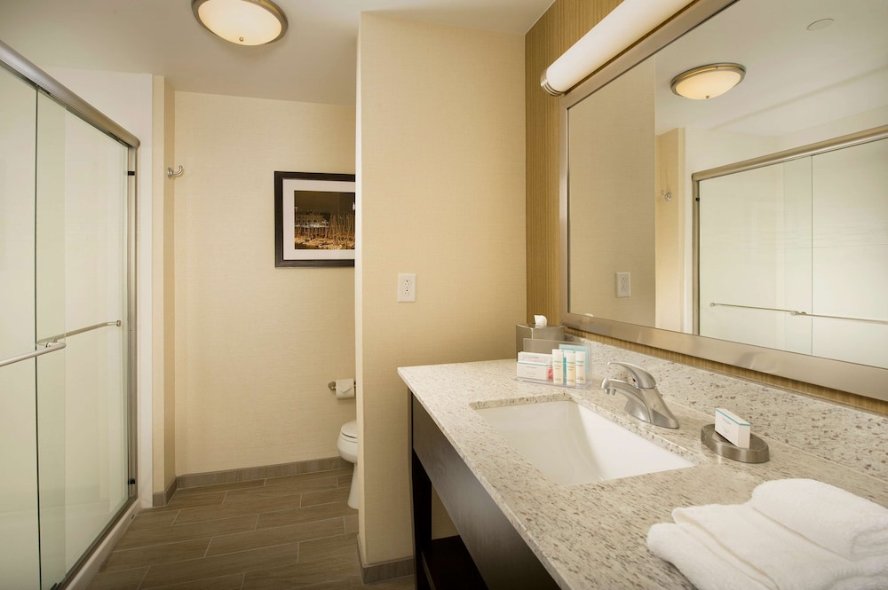 Hampton Inn Suites Baltimore Woodlawn 10/34