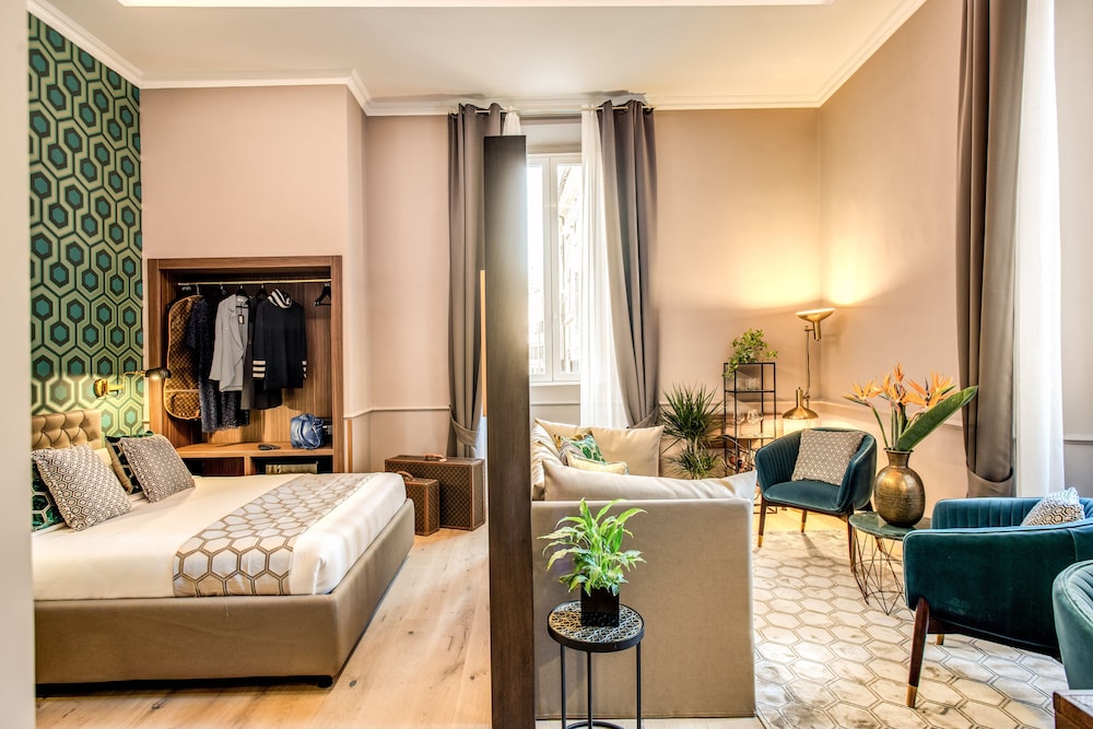 EXECUTIVE, SUITE
