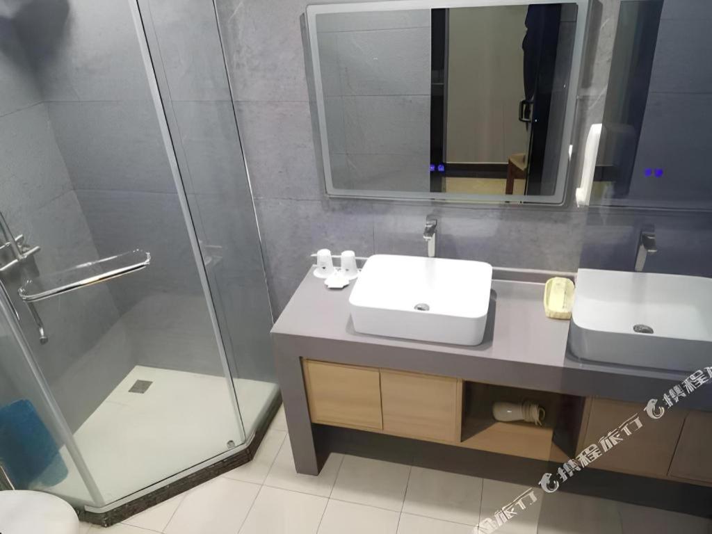 GreenTree Inn Chongqing Longhu Times Tianjie Xietaizi Subway Station Hotel 47/50