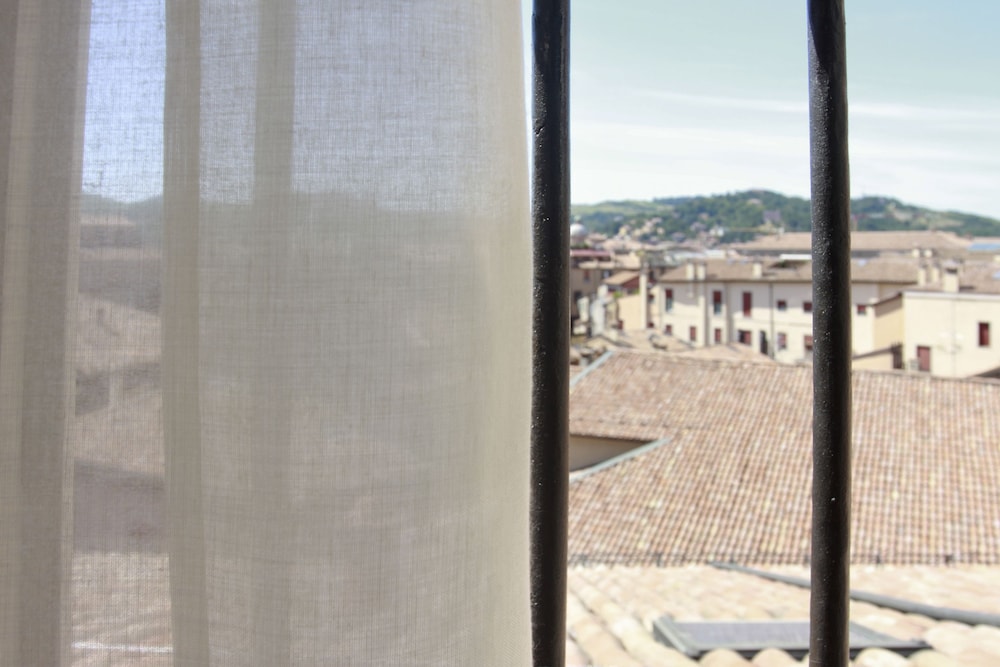 Casa Isolani Santo Stefano 35/48
