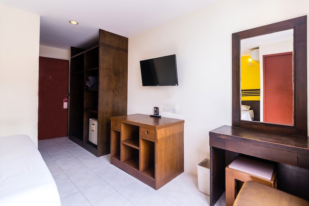 18 Coins Budget Hotel 5/67
