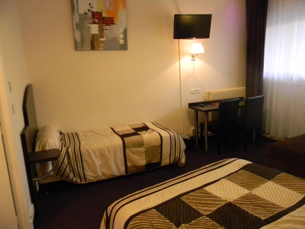 Brit Hotel Cahors Le France 25/61