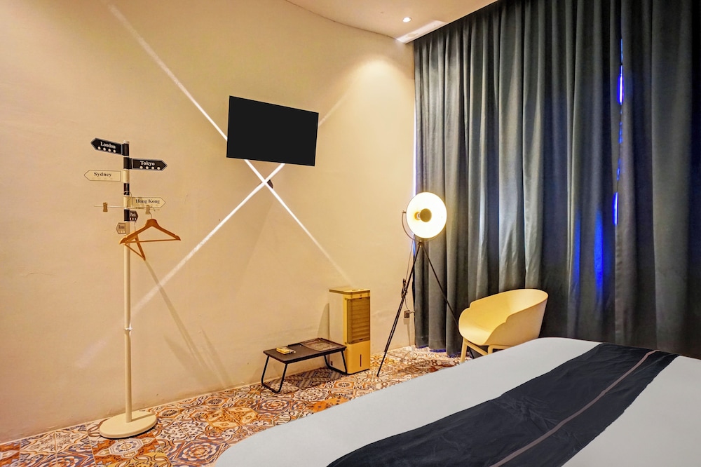 Hotel O near Ringroad City Walk XXI formerly Mitrotel Medan 25/39