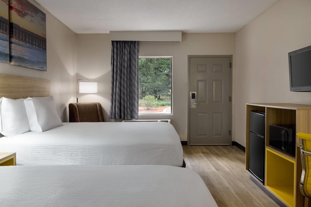 Days Inn By Wyndham North Columbia Ft Jackson 14/50