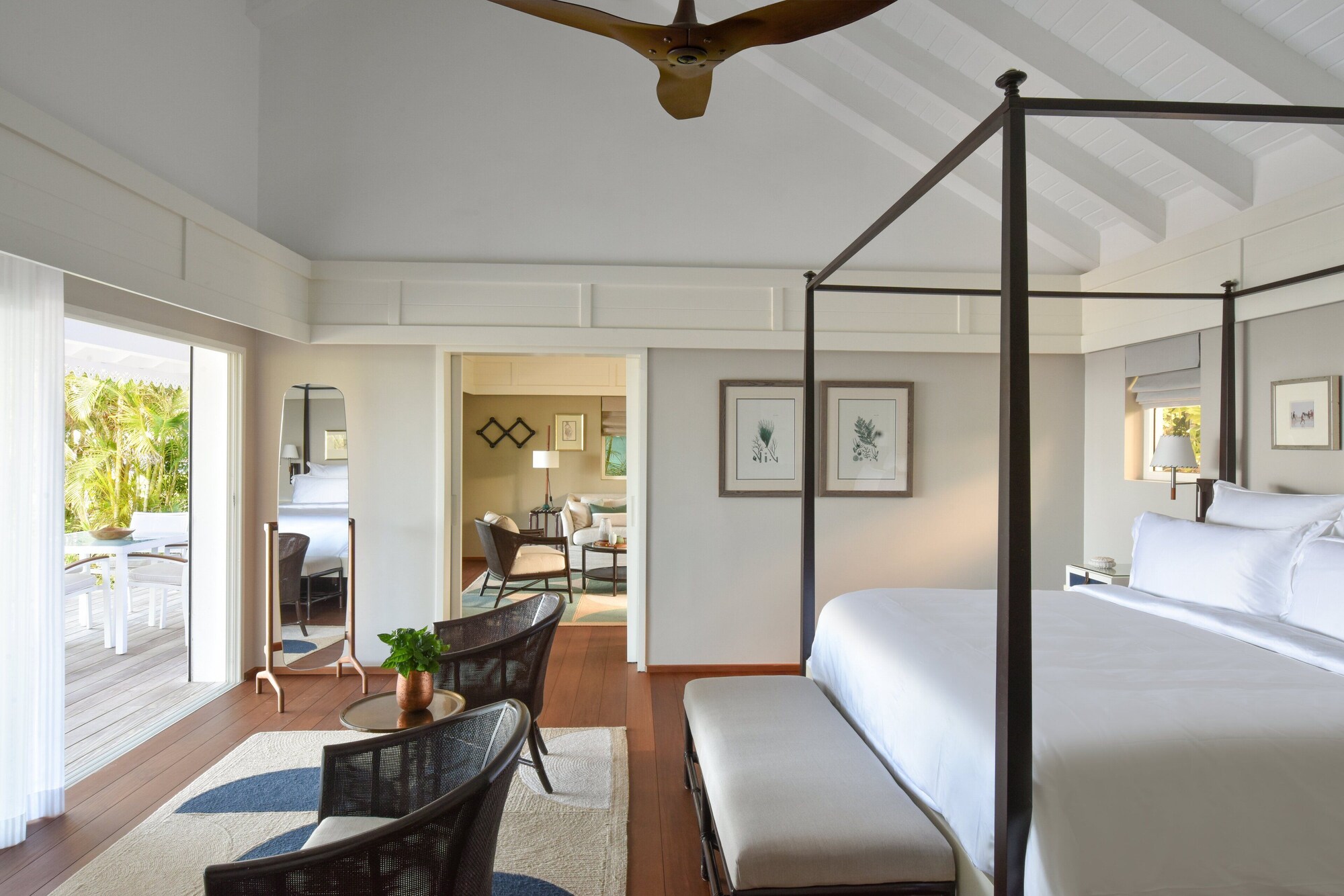 Pool, Suite, King Bed, Garden View