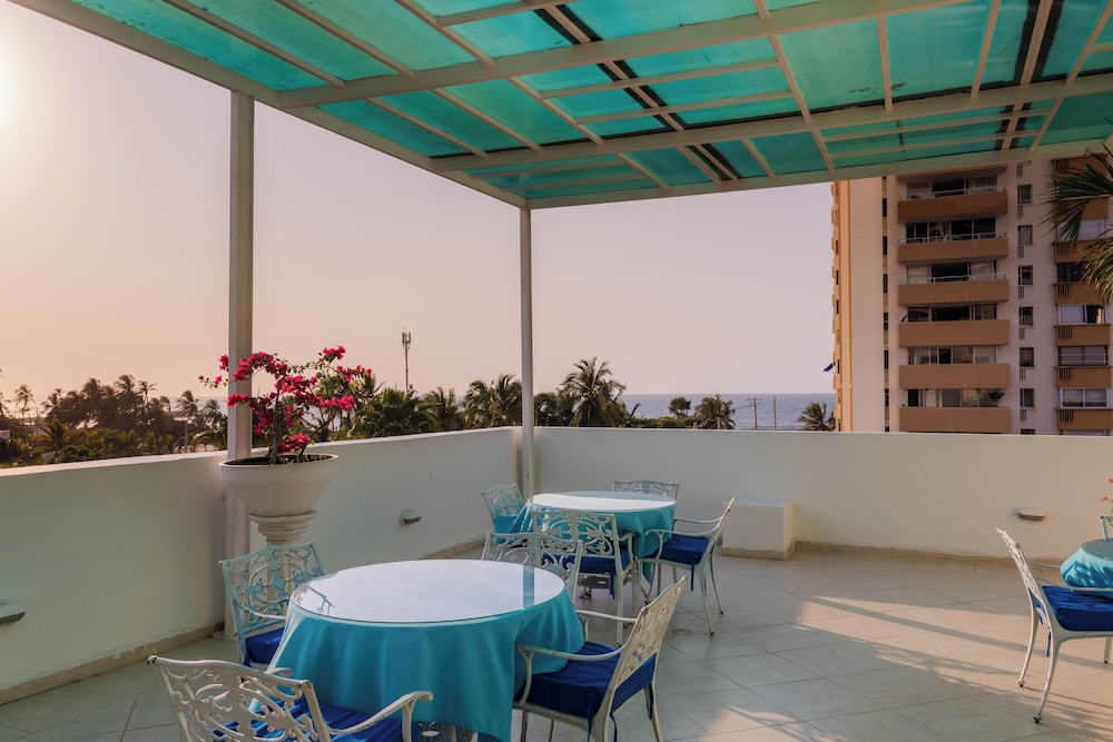 Coral Reef Hotel 49/58