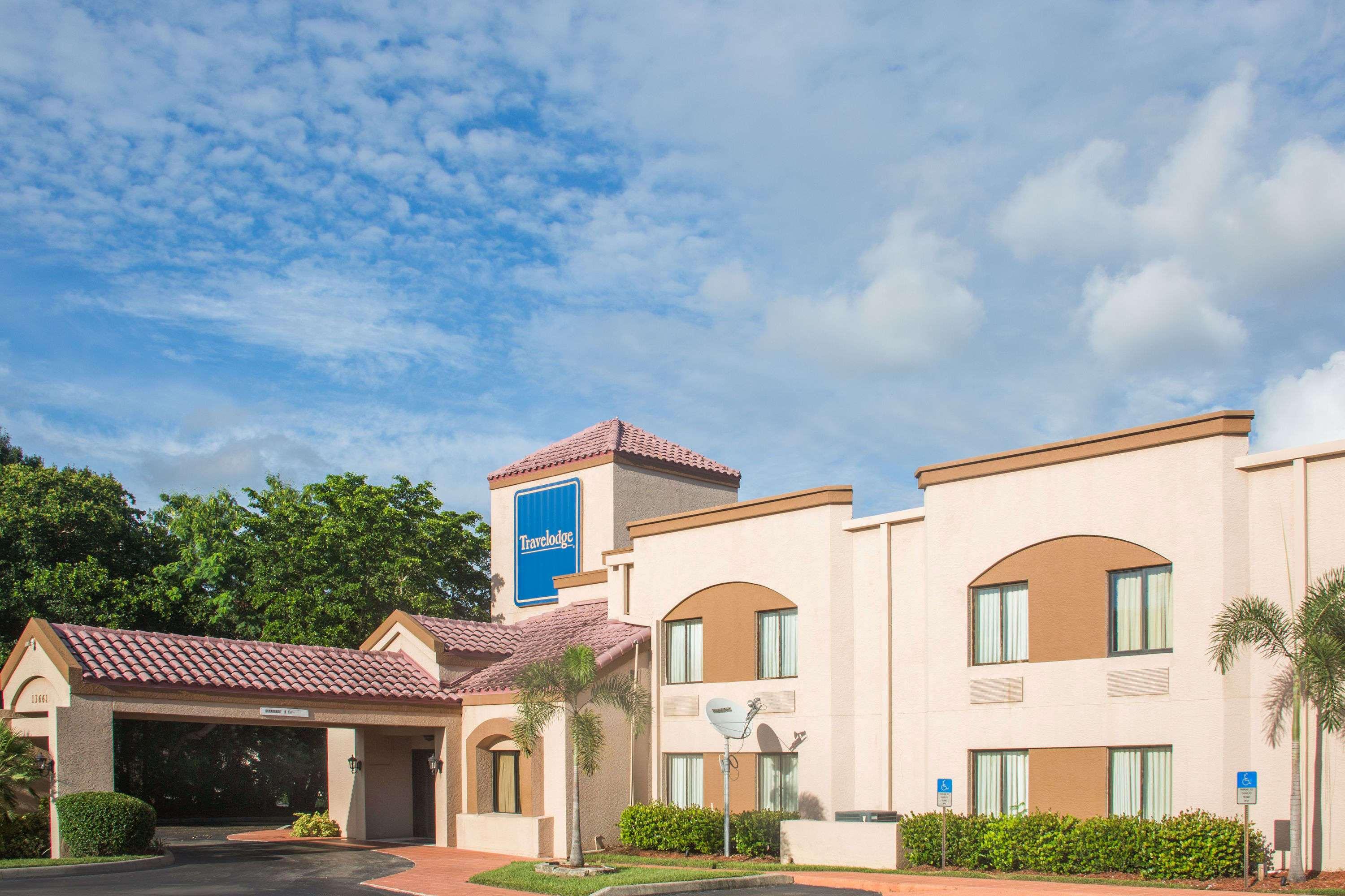 Travelodge By Wyndham Fort Myers Airport 2/23