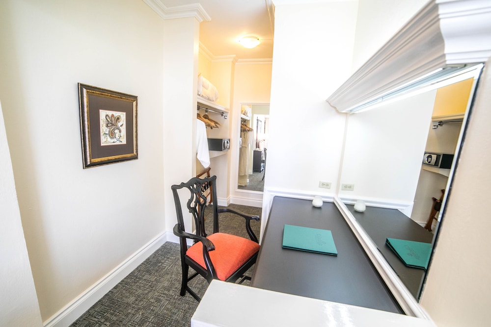 The Courtleigh Hotel And Suites 38/74