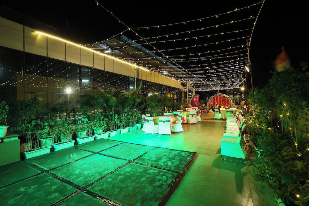 Airport Hotel Grand Delhi 32/52