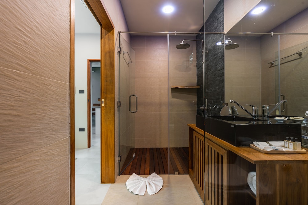 Zee Luxury Boutique Hotel 43/45