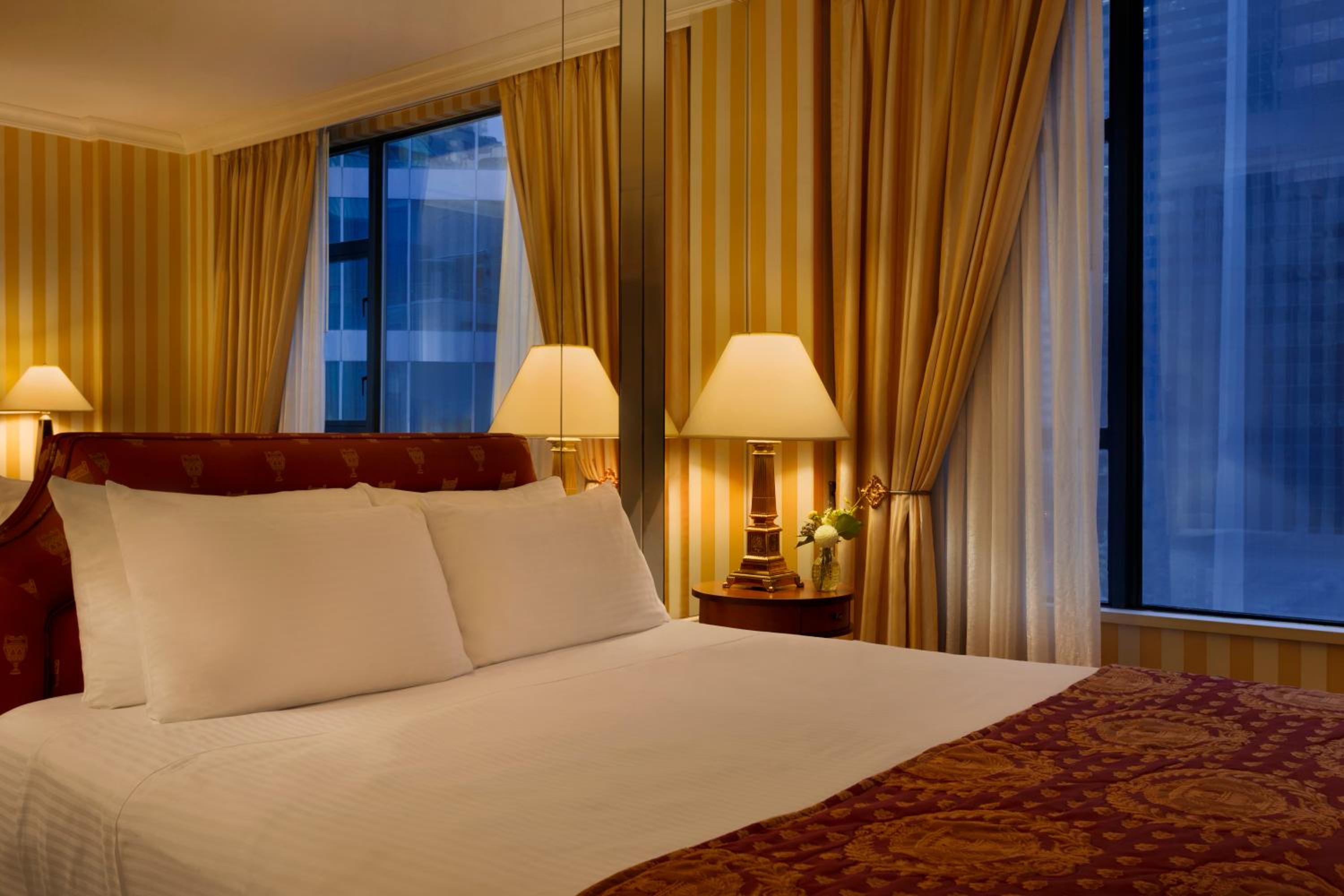 1 BEDROOM, EXECUTIVE, SUITE, QUEEN BED, SOFA