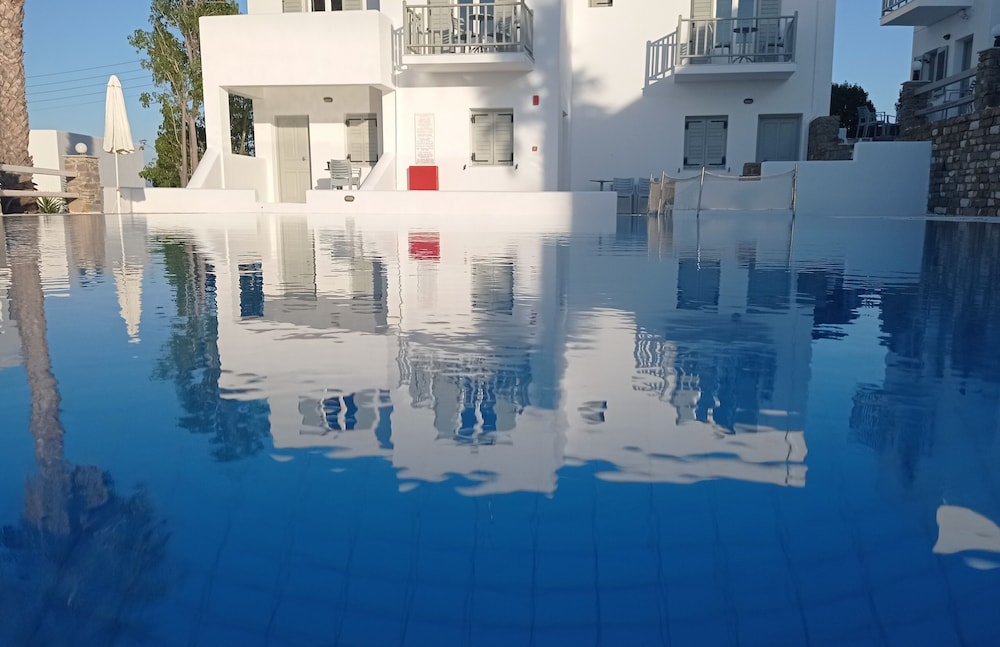 Summer Shades Hotel 58/64
