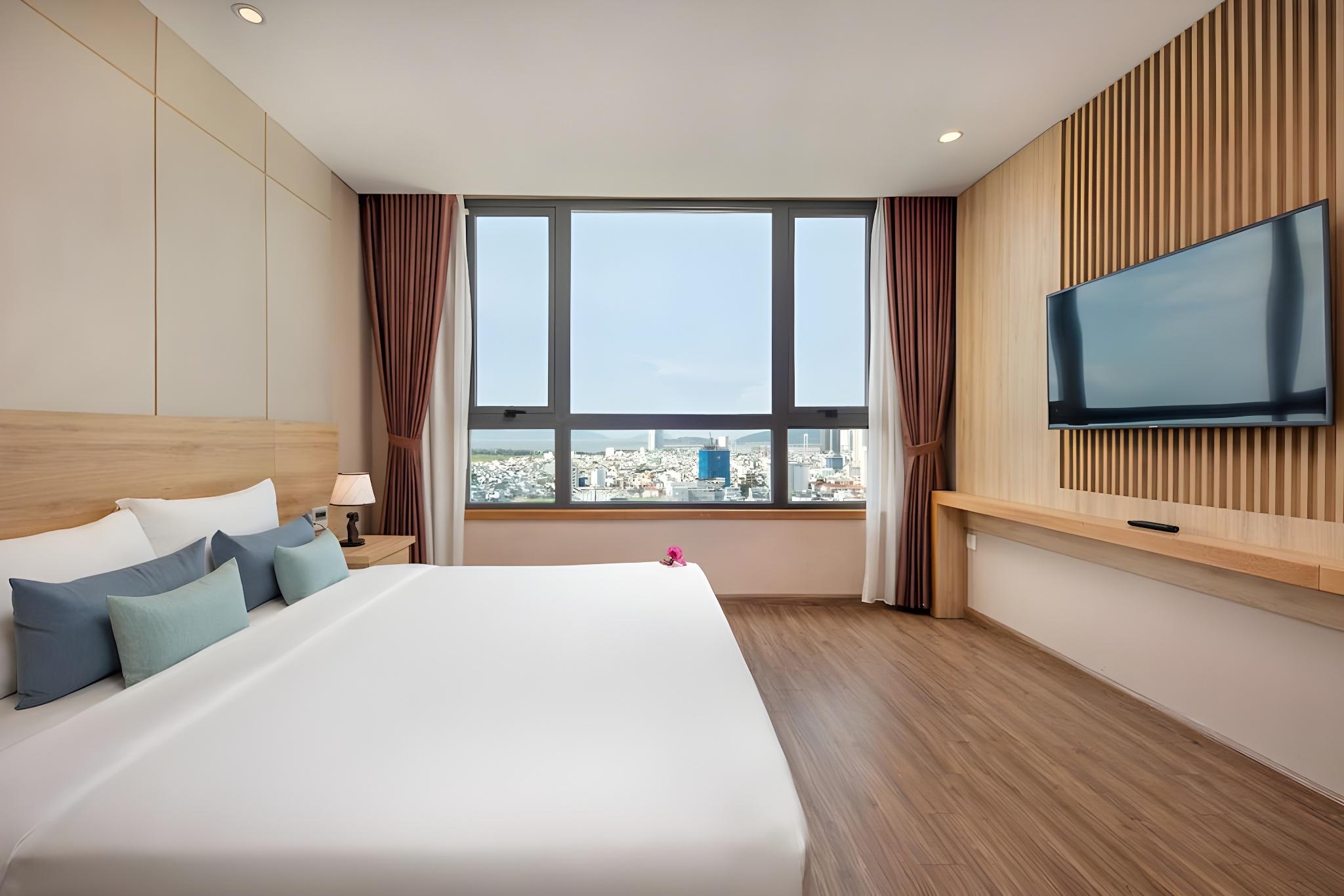 Grand, Double Bed, City View
