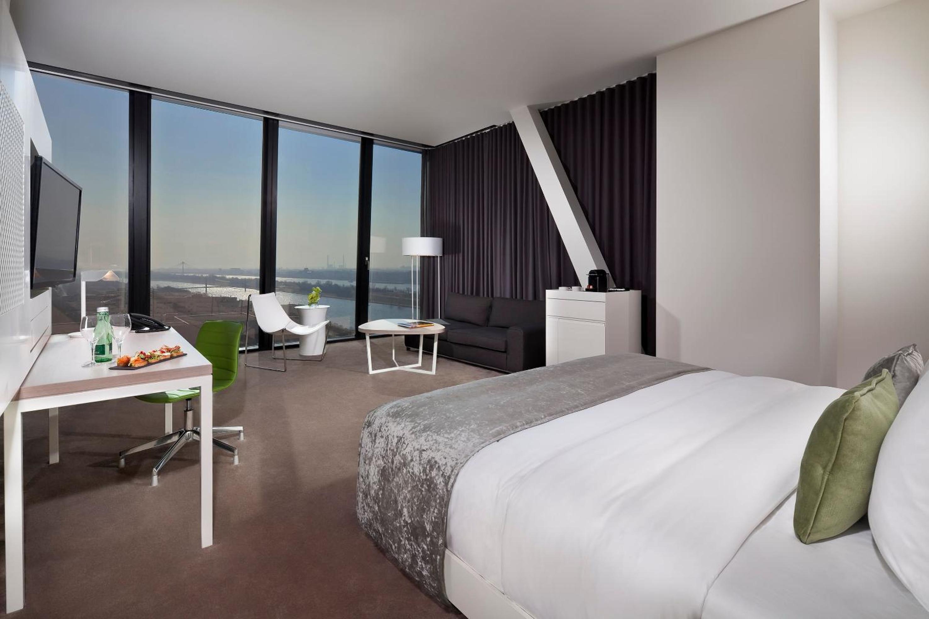 The Level, Premium, King Bed, Executive Lounge Access