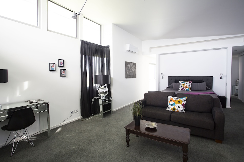 STARHAVEN RETREAT 30/56