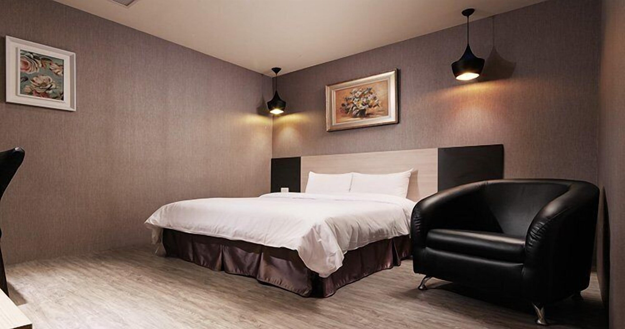 BUSINESS, DOUBLE BED